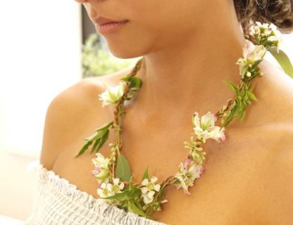 Huckleberry Make Your Own Fresh Flower Necklace by Kikkerland