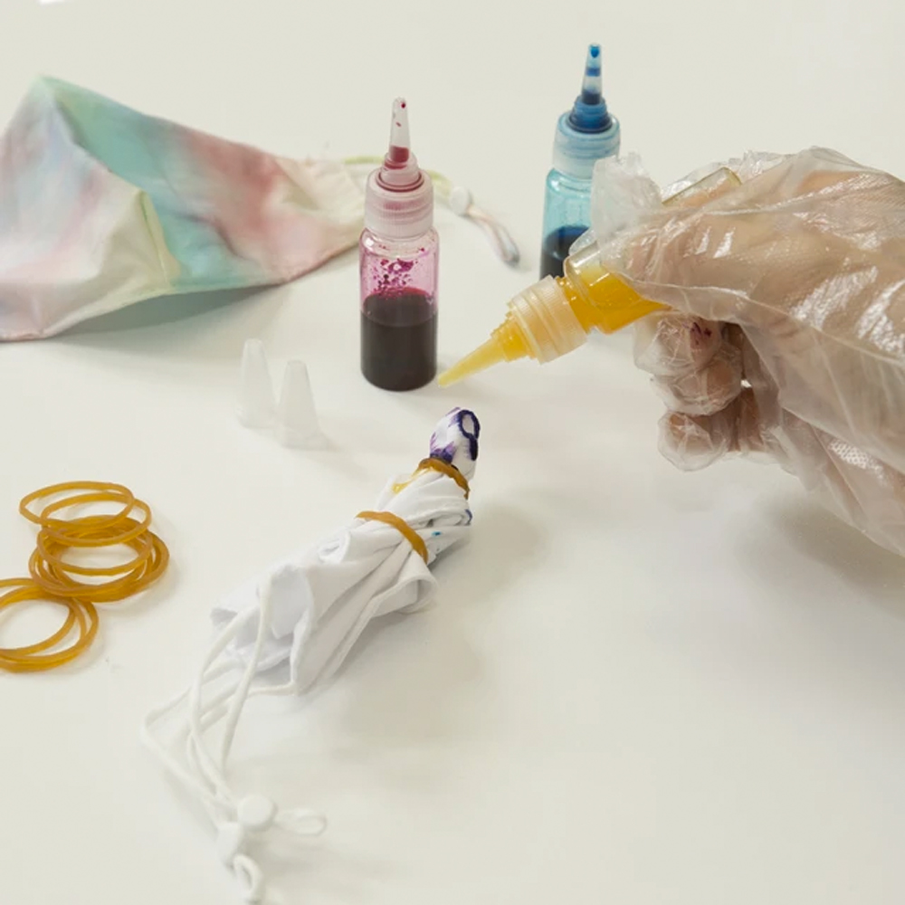 tie dye face mask kit by kikkerland