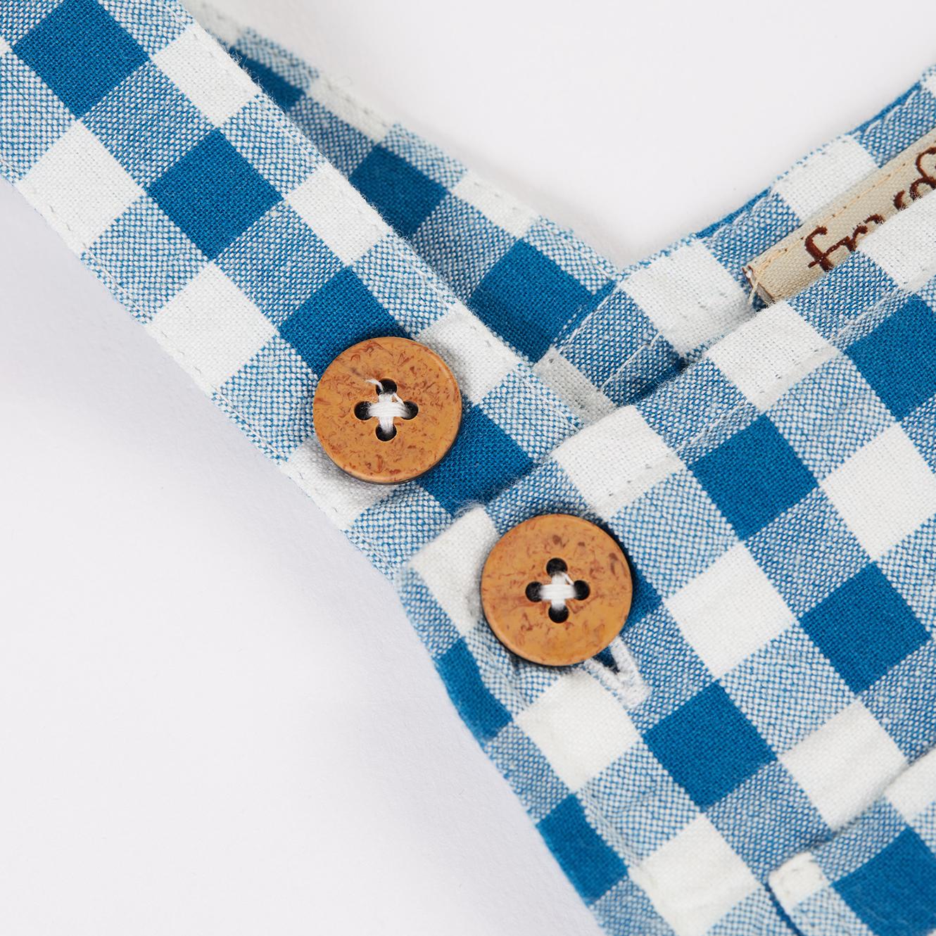 zoom on buttons on dungarees shorts by frugi ss23