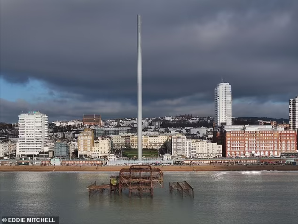 Photo of the i360 by Eddie Mitchell, featured in the daily mail article of the 07/01/25